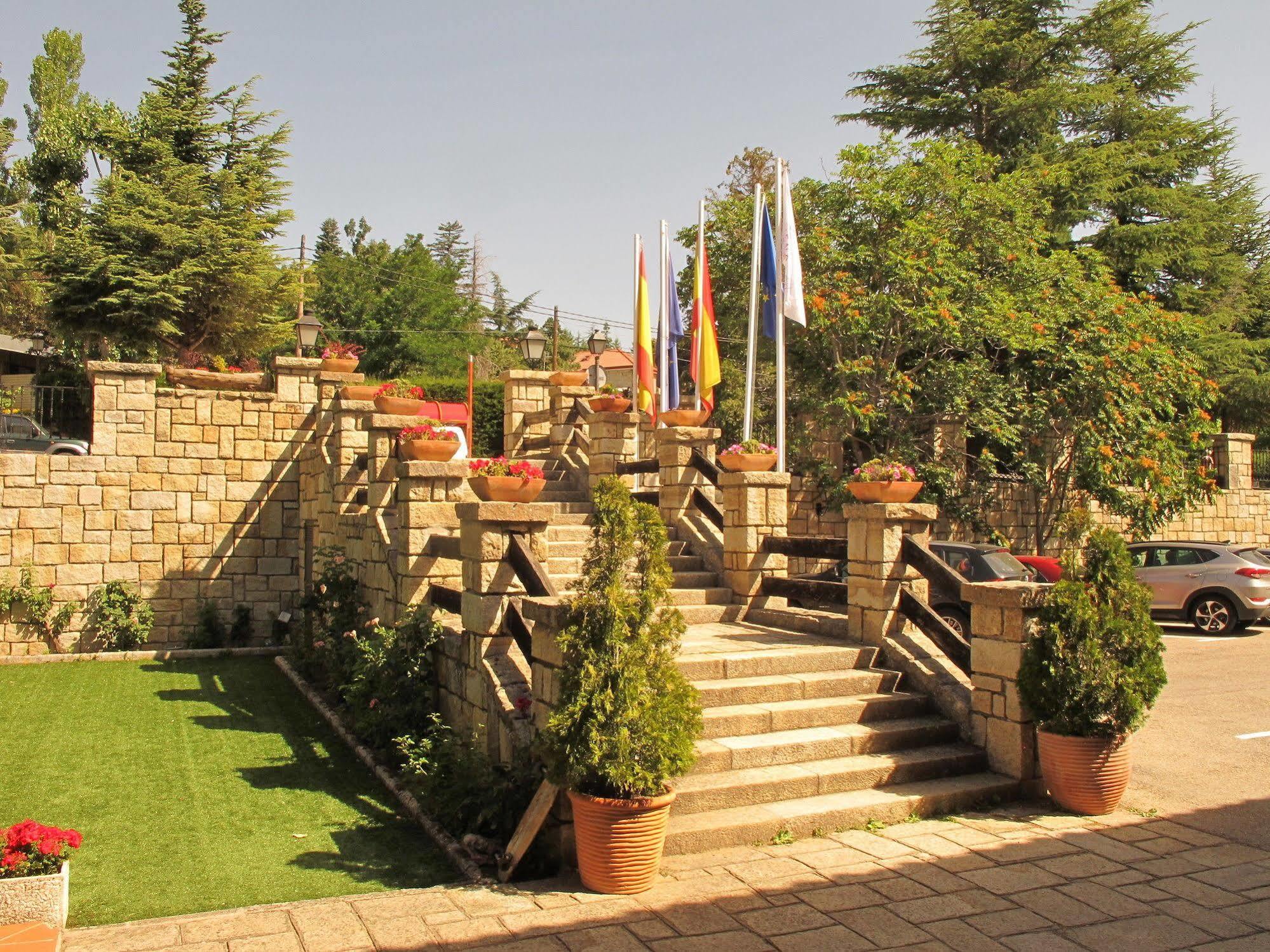 Hotel Rural Spa & Wellness Hacienda Los Robles Navacerrada Exterior foto